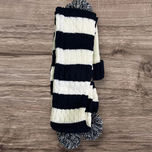 Tennessee Titans Official NFL Women's Scarf and Hat - Picture 2 of 3